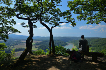 Picknick an einem Aussichtsplatz über dem Edersee am Urwaldsteig 