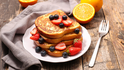 french toast with berries fruits