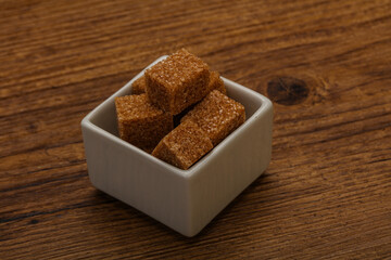 Cane sugar cubs in the bowl
