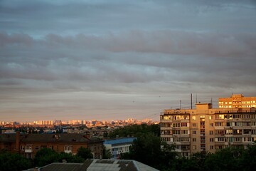 Fototapeta na wymiar sunset over the city. sunset. 