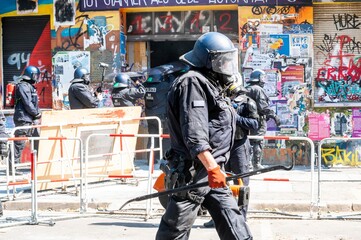 Fire protection test in the Rigaer STrasse 94 in Berlin on the 17 July 2021. The police tried to get into the house with a fire protection expert. 