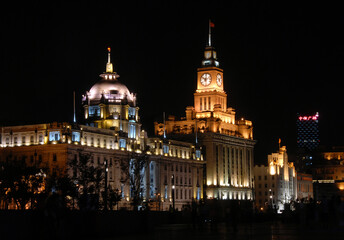 Fototapeta premium The Bund in Shanghai, China: View of illuminated colonial buildings at night along the Bund in Shanghai. The Bund is popular for tourists and local Shanghai people to walk at night.