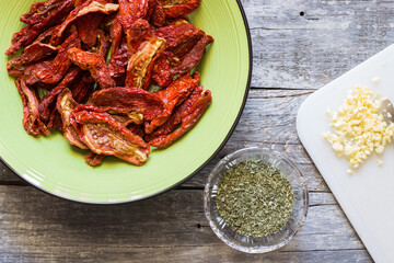 dried tomatoes dressed with garlic, oregano and oil.