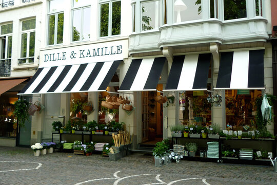 Dille & Kamille is a chain of decoration stores located in the Netherlands and Belgium. Store facade in the city of Bruges, Belgium. Sell ​​decorative, natural, organic products and utensils. Europe. 