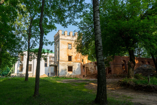 Restoration work in the palace and park complex of the Moniuszko gentry in Smilovichi, Belarus