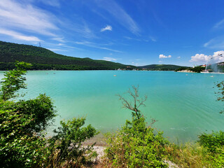 Naklejka premium a large lake with birch-colored water with the beautiful name Abrau Durso