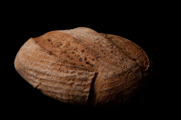 Hogaza de pan. Pan artesanal con semillas y marcas de harina