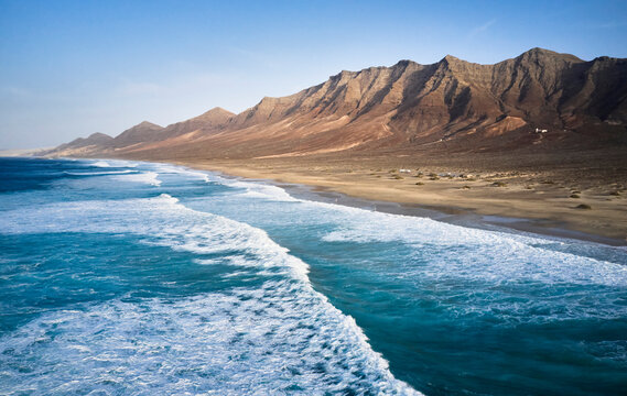 Spain, Canary Islands, Fuerteventura, Aerial view of sandy beach Playa de Cofete and Pico de la Zarza