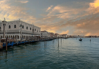 Naklejka premium Palazzo Ducale (Doges Palace) in St. Mark's Square at sunset, Venice, Veneto