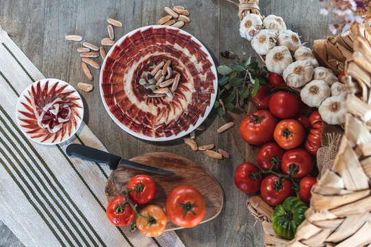 Pattern of meat slice in plate by vegetable basket on table