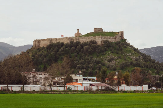 Turkey, Izmir Province, Selcuk, View of&nbsp;Ayasuluk Castle standing on top of&nbsp;Ayasuluk Hill