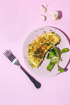 Delicious omelet with fresh spinach leaves and chopped parsley