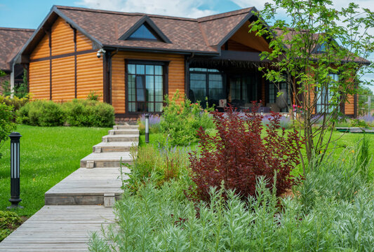 Amazing   prosperous country house - mansion or dacha - in Moscow oblast  and   gardening  !