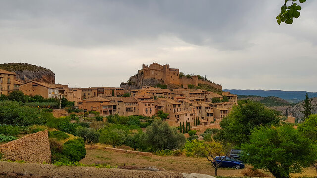 Vistas de la Colegiata, Alkézar el pueblo mas bonito de Huesca, La colegiata de Alquézar tiene su origen en una antigua fortaleza árabe fundada en el siglo IX por el rey Jalaf ibn Rasid ibn Asad para 