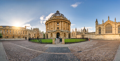 Obraz premium Radcliffe Square panorama with science library in Oxford. England