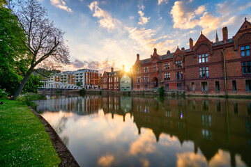 Obraz premium Bedford Riverside at sunset near the Great Ouse River 