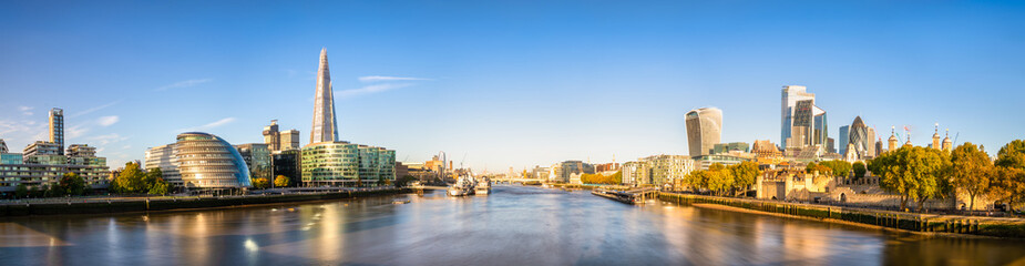 Fototapeta premium Morning panorama of more London riverside and financial district in autumn, England