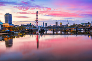 Fototapeta na wymiar Beautiful sunrise of river Thames overlooking Jubilee bridge and Big Ben clock in London. England