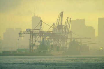 Obraz premium oil rig at sunset