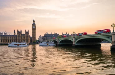 Fotobehang Beautiful sunset scenery of Big Ben and London red busses crossing the bridge © Pawel Pajor