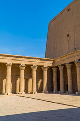 Fototapeta na wymiar SC - Vertical view of the inside the Temple of Horus in Edfu (Edfu Temple) from the Greek period