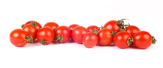 Photo sur Plexiglas Légumes frais long row of juicy ripe red cherry tomatoes on white background