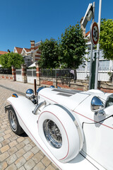 SOULAC-SUR-MER (Médoc, France), détail d’une voiture ancienne