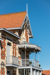 SOULAC-SUR-MER (Médoc, France), détail d’une villa ancienne (19e siècle) dans la vieille ville