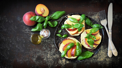 Peach caprese toast. Healthy sandwiches with basil and peach. Caprese bruschetta.