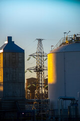 Obraz premium Chemical plant against the blue sky