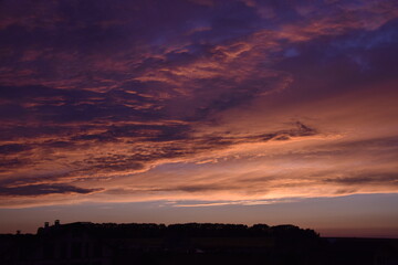 Obraz premium Burning sunset behind the clouds