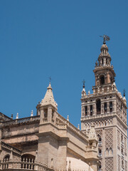 Fototapeta na wymiar View of the Giralda bell tower of Seville Cathedral