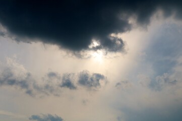 どんよりした空　夕方　風景　