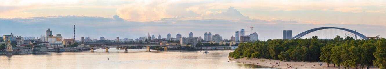 Obraz premium View of Harbor Bridge and Podolsko-Voskresensky bridge across the Dnieper, Kyiv, Ukraine