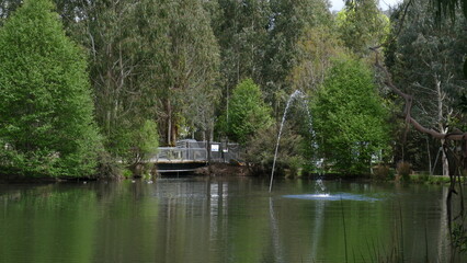 Fototapeta na wymiar lake and fountain