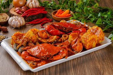 Delicious Crab in Padang sauce or Padang crab is an Indonesian seafood dish of crab served in hot and spicy Padang sauce. 
