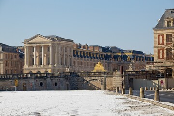 Fototapeta na wymiar winter palace in the city