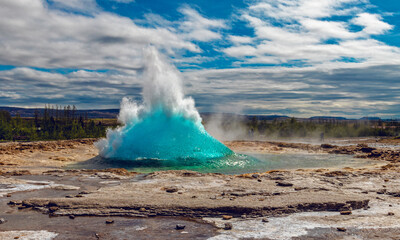 great Strokkur geyser eruption in spring, Iceland.  - obrazy, fototapety, plakaty