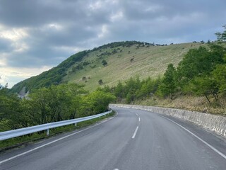 山と道路