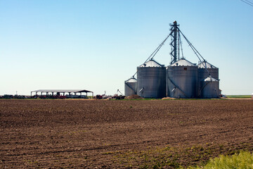 Fototapeta premium Structures, buildings and grain storage on a central plains farm
