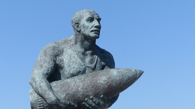 Here you can see a statue of Seyit Onbasi. İt is pefect as a backround or a poster and more