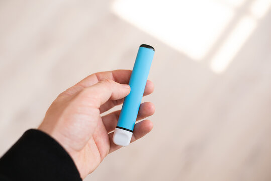 best vape pic in hand Best Vape To Quit Smoking Cigarettes Photos, Download The BEST Free Best  Vape To Quit Smoking Cigarettes Stock Photos & HD Images main image 1
