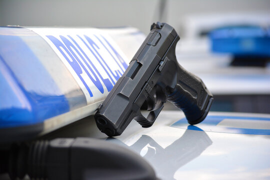 Oględziny miejsca przestępstwa gdzie użyto broni palnej. 