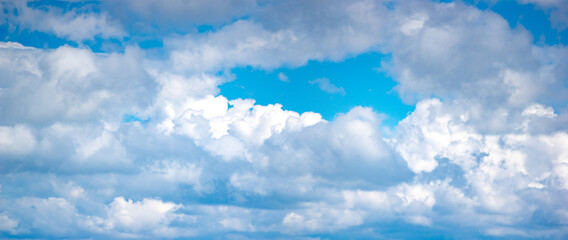 Obraz na płótnie Canvas White clouds in the blue sky in summer