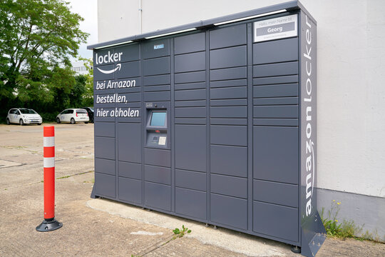 Abholstation f&uuml;r Pakete des Versandh&auml;ndlers Amazon in der Innenstadt von Magdeburg