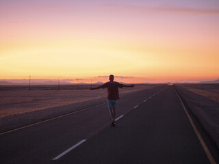 Obraz premium Skating at sunset in Africa