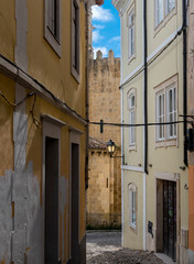 Fototapeta na wymiar ruela de Coimbra perto da Sé Velha