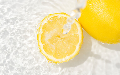 Lemon and water　レモンと水	
