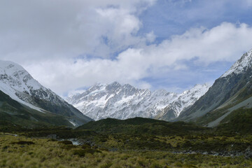 Fototapeta na wymiar mountains and water landscape, Hooker Valley track,New zealand Oct 2014