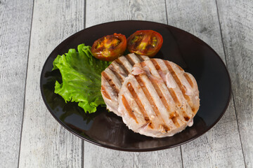 Grilled tuna steak with kumato